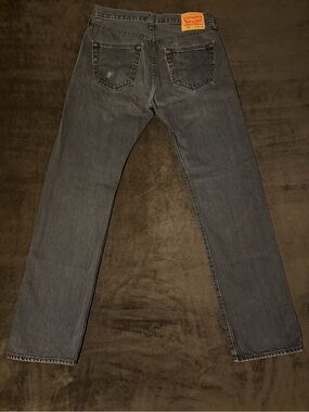 Levi's 501 Black Charcoal Denim Jeans
size: 33w 34l